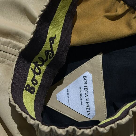 $2,000 Bottega Veneta Lambskin leather adjustable waist shorts - Picture 3 of 7